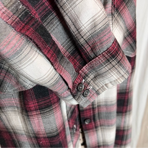 Adam Levine plaid shirt - Picture 3 of 5